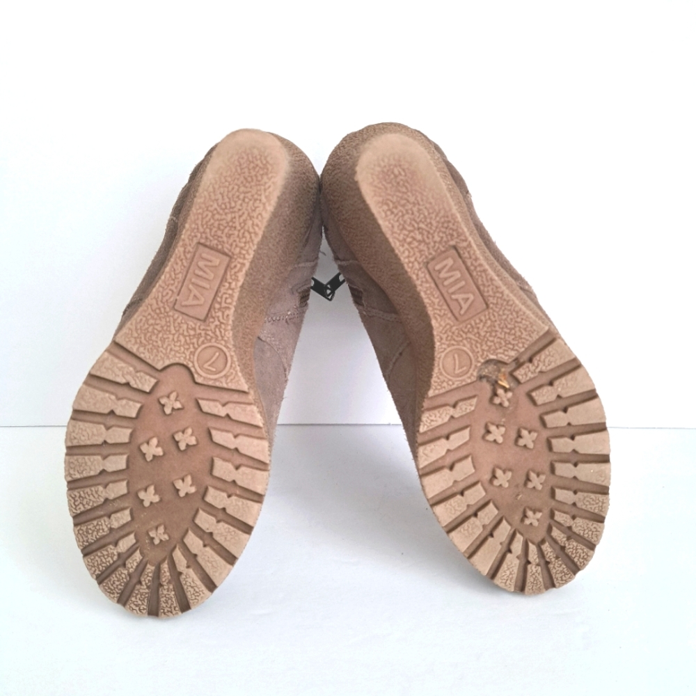 MIA Debra Taupe Suede tie up wedge ankle booties, sz 7 US, NM2395A - Picture 8 of 11